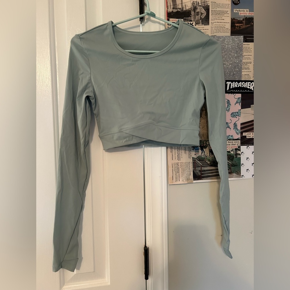 HALARA Gray and Green Fitted Crop Top